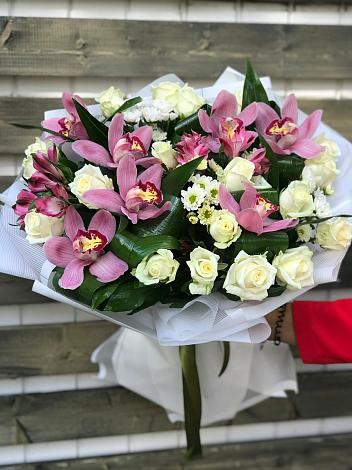 Букет цветов из: Розы и Хризантемы в Каменск-Уральском