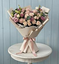 Букет цветов из:  Розы и Лизиантусы в Каменск-Уральском