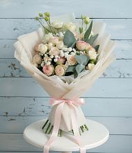 Букет цветов из:  Розы и Лизиантусы в Каменск-Уральском