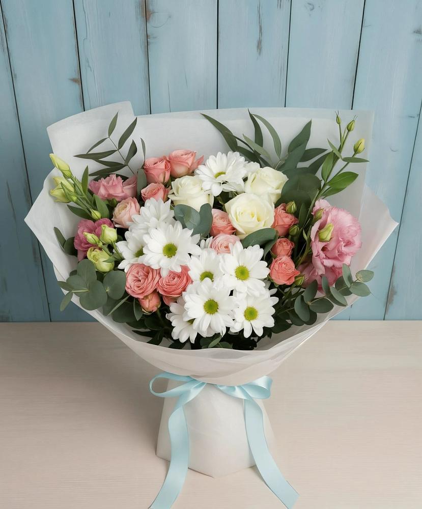 Букет цветов из: Розы, Лизиантусы и Хризантемы в Каменск-Уральском