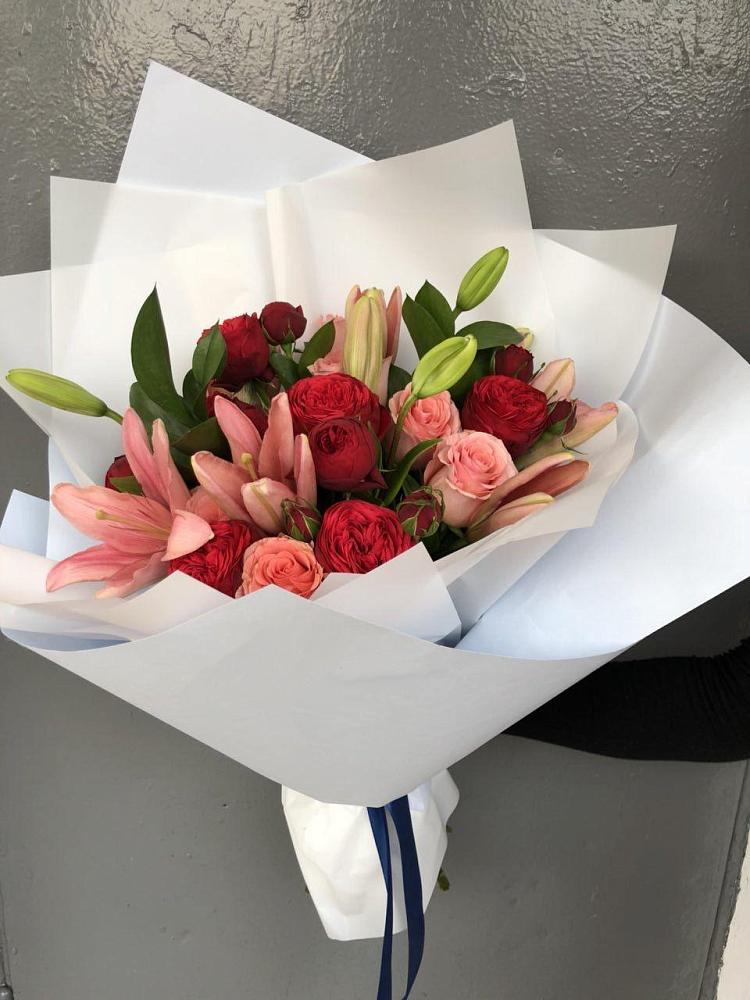 Букет цветов из: Лилии и Розы в Каменск-Уральском