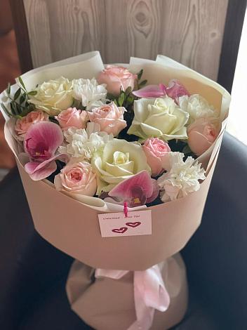 Букет цветов из: Орхидеи, Розы и Гвоздики в Каменск-Уральском