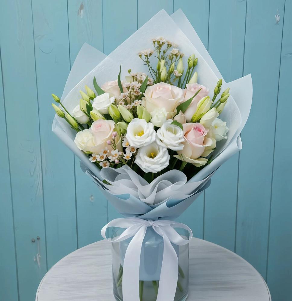 Букет цветов из: Розы и Лизиантусы в Каменск-Уральском