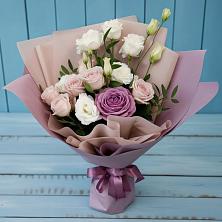 Букет цветов из:  Розы и Лизиантусы в Каменск-Уральском