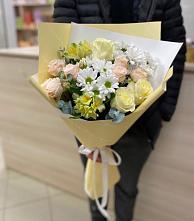 Букет цветов из:  Альстромерии, Розы и Хризантемы в Каменск-Уральском