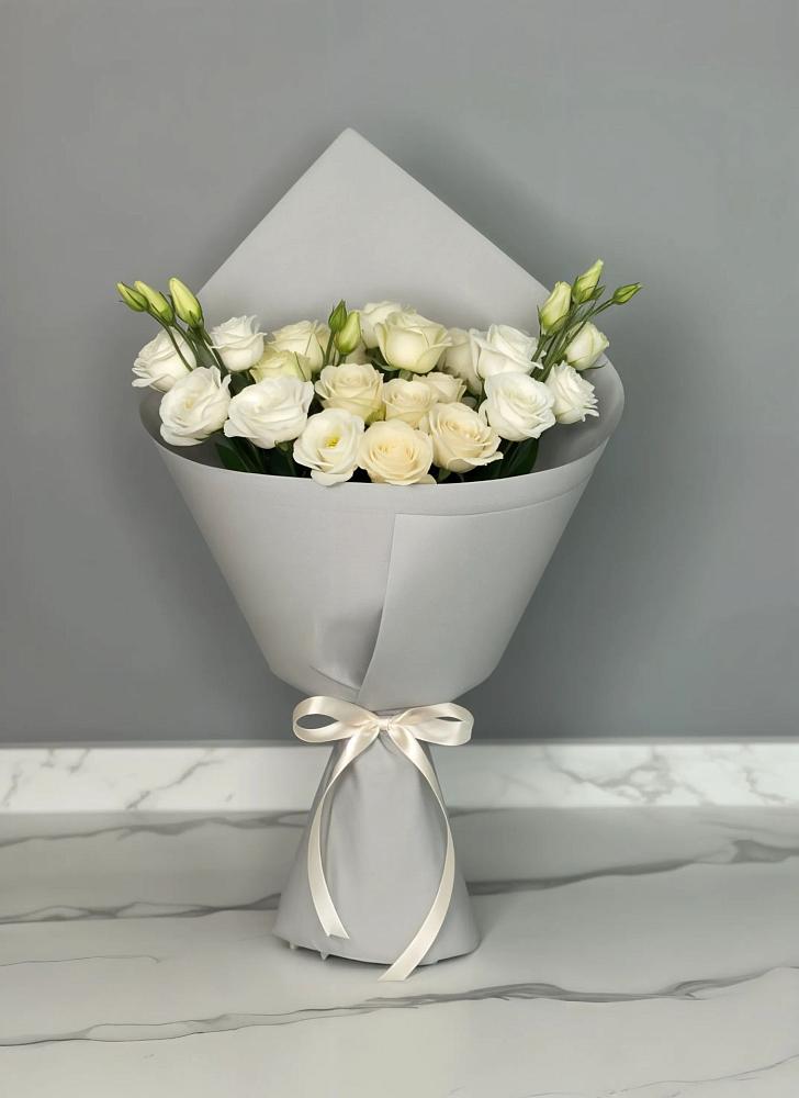 Букет цветов из: Розы и Лизиантусы в Каменск-Уральском