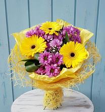 Букет цветов из:  Хризантемы и Герберы в Каменск-Уральском
