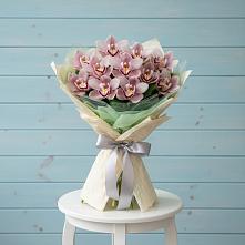 Букет цветов из:  Орхидеи и Розы в Каменск-Уральском