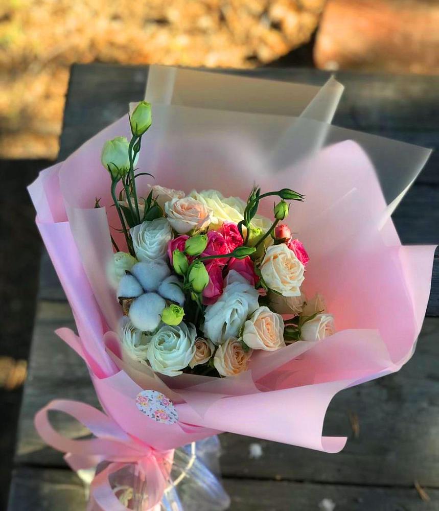 Букет цветов из: Розы и Лизиантусы в Каменск-Уральском