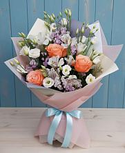 Букет цветов из:  Лизиантусы, Розы, Альстромерии и Гипсофила в Каменск-Уральском