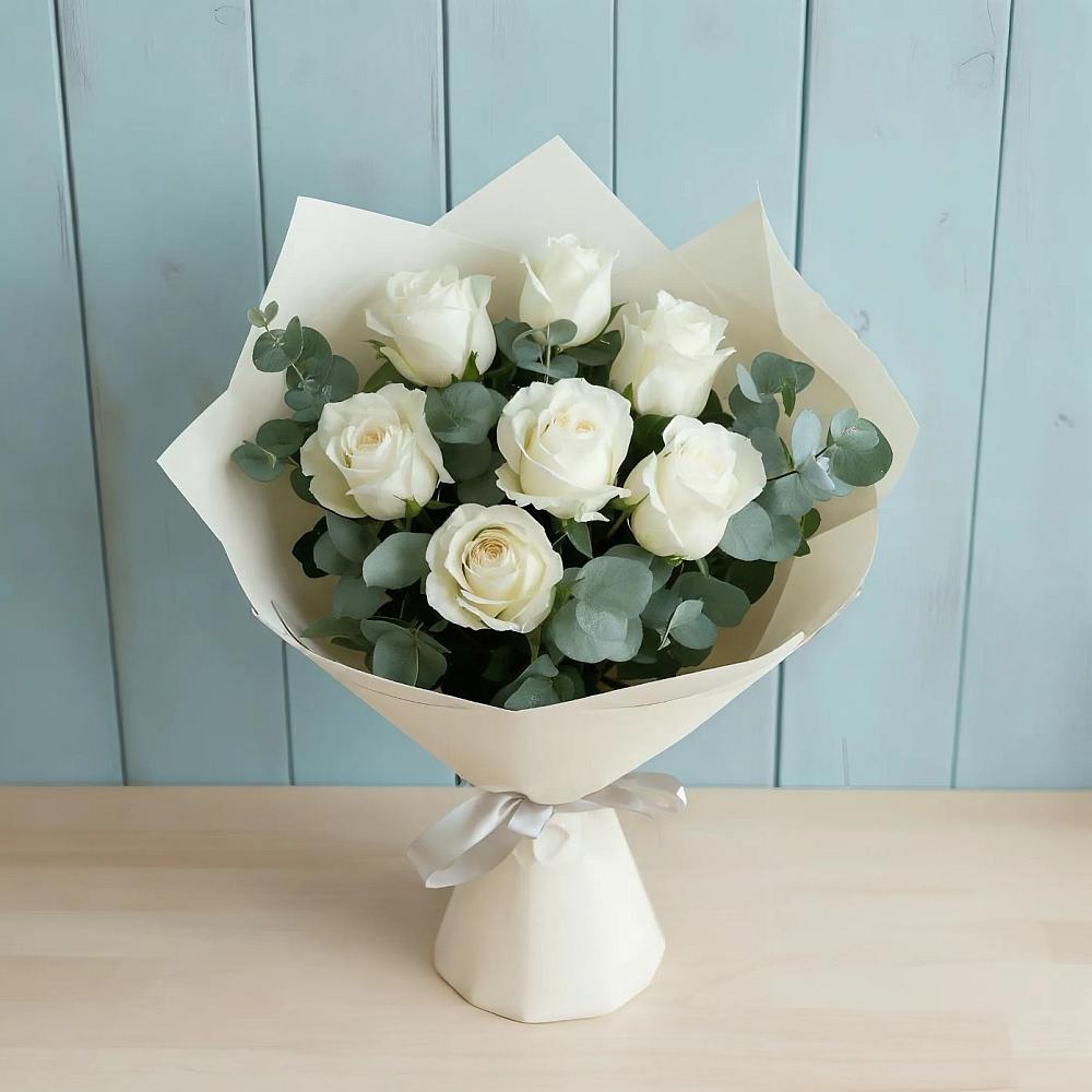 Букет Белые розы в Эвкалипте в Каменск-Уральском