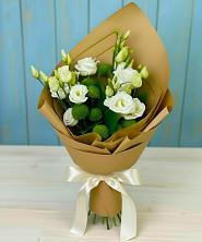 Букет цветов из:  Хризантемы и Лизиантусы в Каменск-Уральском