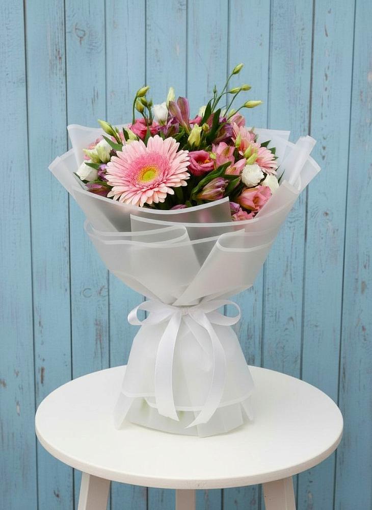 Букет цветов из: Герберы, Альстромерии и Лизиантусы в Каменск-Уральском