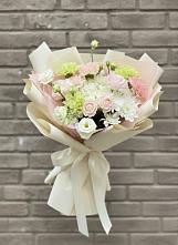 Букет цветов из:  Гвоздики, Розы, Лизиантусы и Хризантемы в Каменск-Уральском