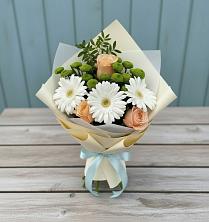 Букет цветов из:  Герберы, Розы и Хризантемы в Каменск-Уральском