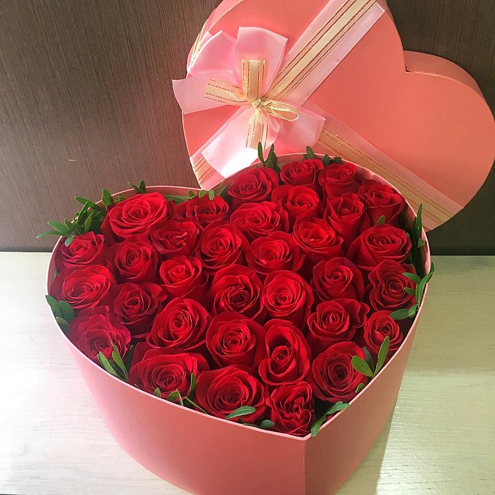 Цветочная композиция из Розы в коробке в виде сердца в Каменск-Уральском