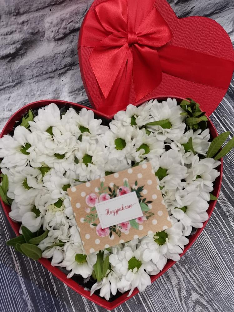 Цветочная композиция из Хризантемы в виде сердца в Каменск-Уральском