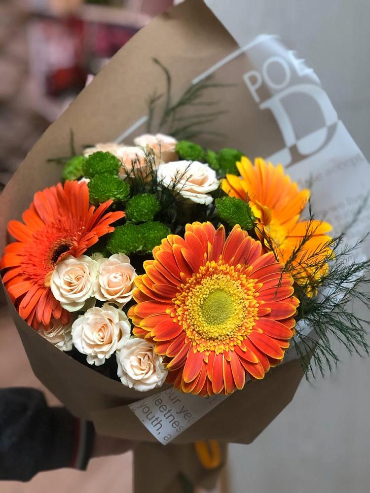 Букет цветов из: Герберы, Хризантемы и Розы в Каменск-Уральском