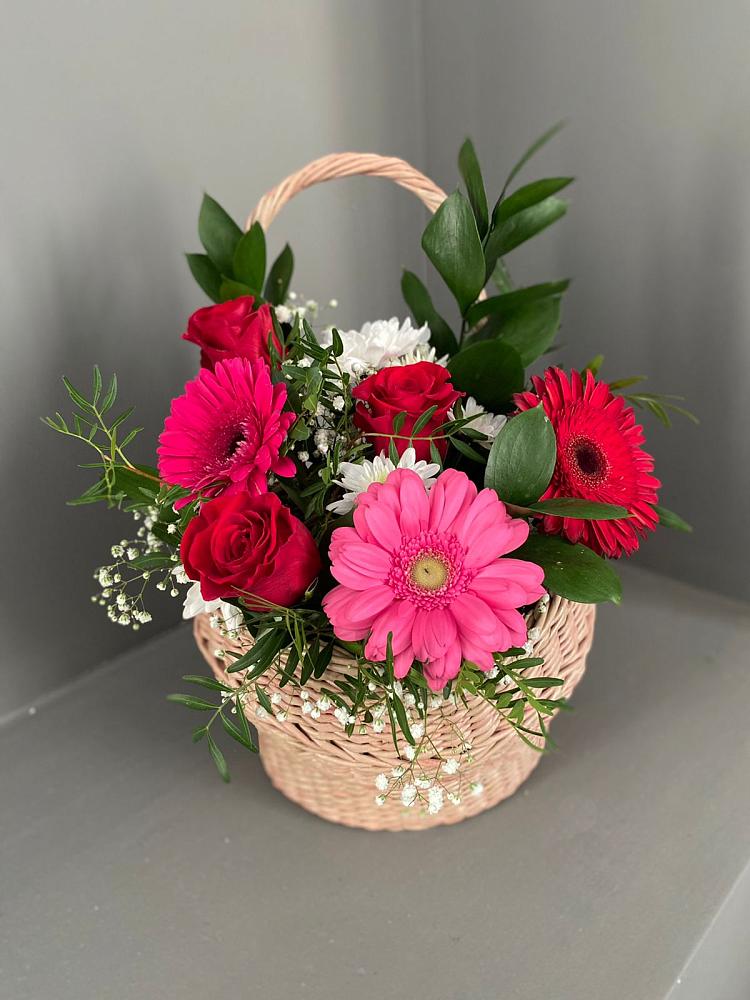 Цветочная композиция из Розы, Хризантемы и Герберы в корзине в Каменск-Уральском