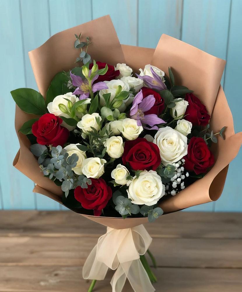 Букет цветов из: Розы и Альстромерии в Каменск-Уральском