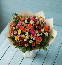 Букет Микс из разноцветных кустовых роз в Каменск-Уральском